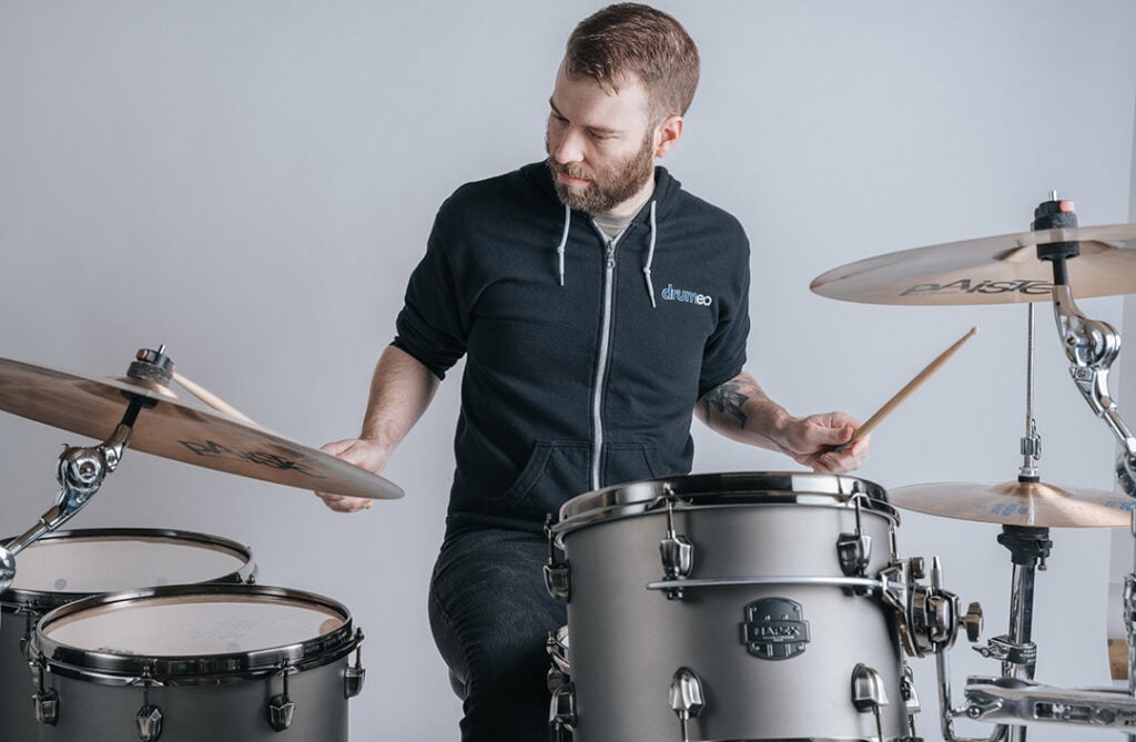 7 Tips for Left-Handed Drummers 1 left handed drummer on right handed kit