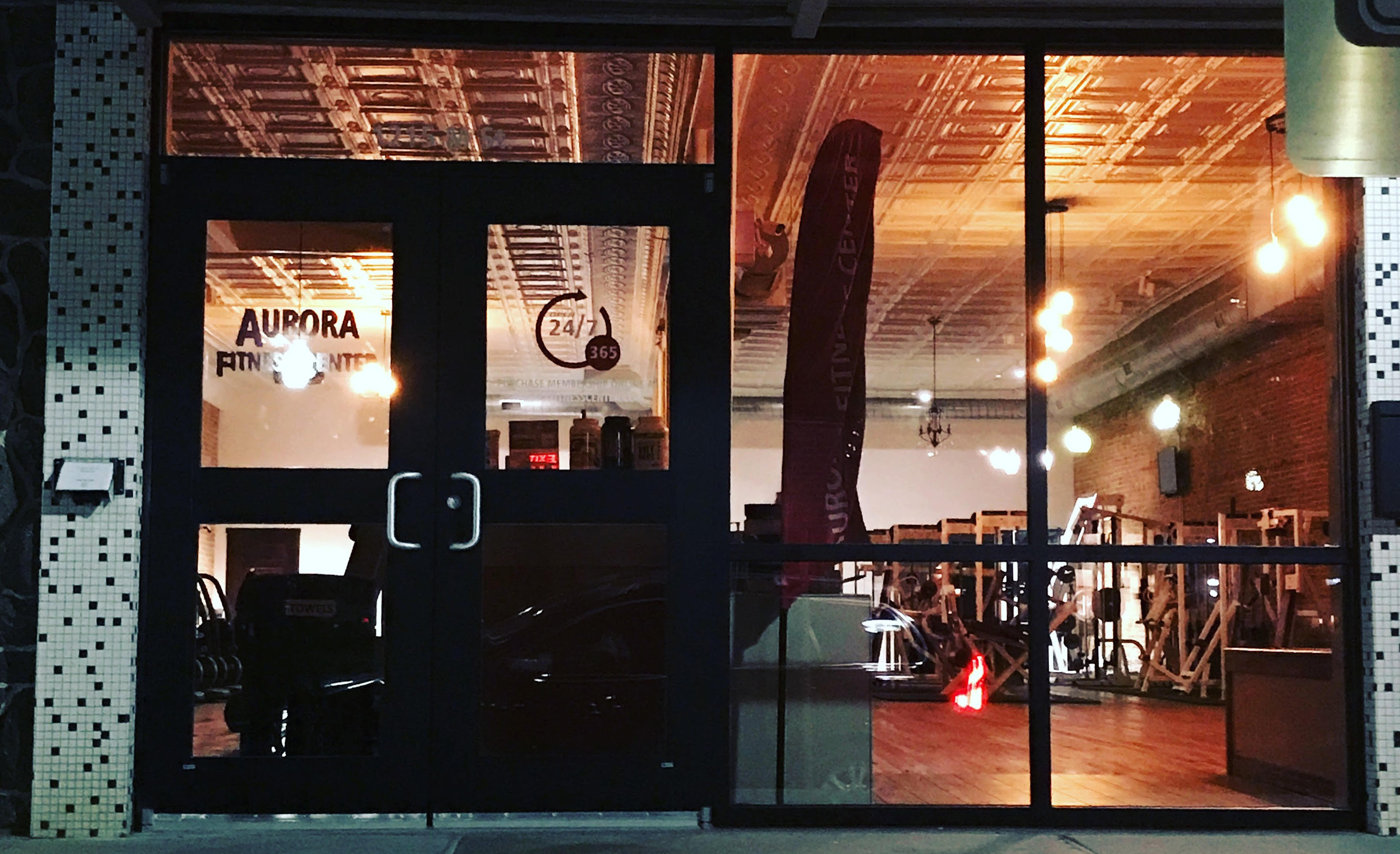 24/7 gym in Aurora NE